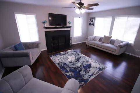Living - 2852 Sun Valley Dr, Plainfield, IL 60586 photo 5 of 7