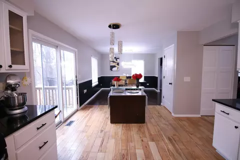 Living - 2852 Sun Valley Dr, Plainfield, IL 60586 photo 2 of 7