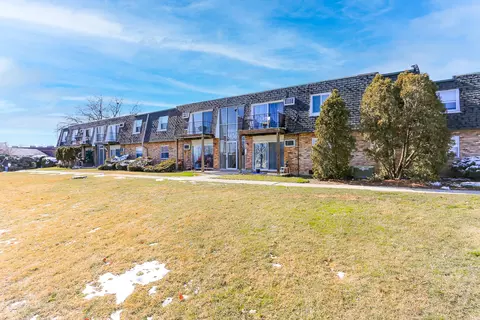 8436 W 103rd Ter #311, Palos Hills, IL 60465