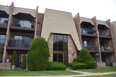 7308 Blackstone Ave #8, Justice, IL 60458