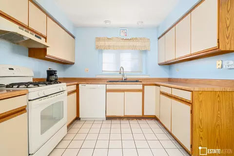 158 E Springbrook Dr, Bloomingdale, IL 60108 photo 2