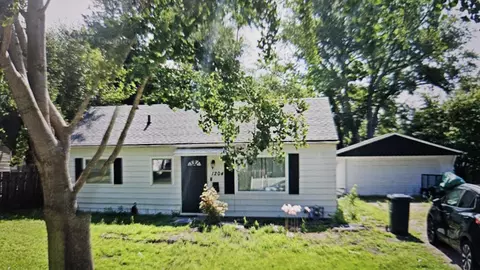 1204 S Lynn St, Urbana, IL 61801