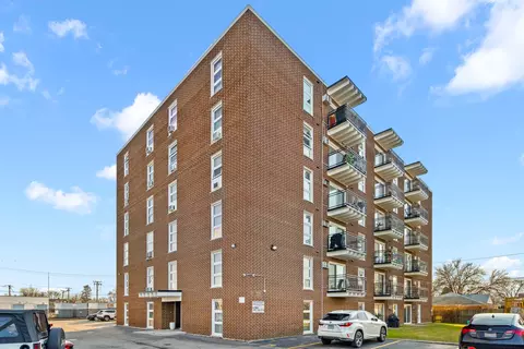 7229 W Higgins Ave #101, Chicago, IL 60656