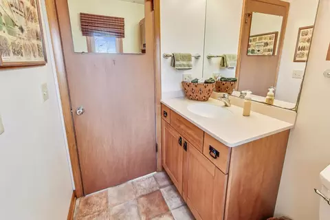 Bath - 3316 Millstream Rd, Marengo, IL 60152 photo 1 of 4