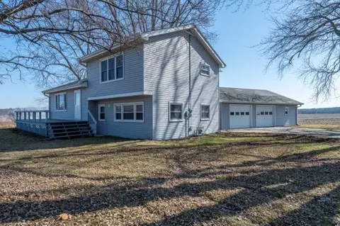 505 E 3rd St, Leaf River, IL 61047