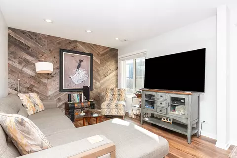 Living - 1606 Thames Ct #A, Wheaton, IL 60189 photo 4 of 5