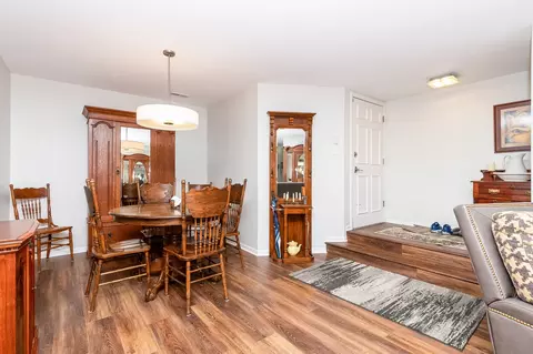 Dining - 1606 Thames Ct #A, Wheaton, IL 60189 photo 1 of 1