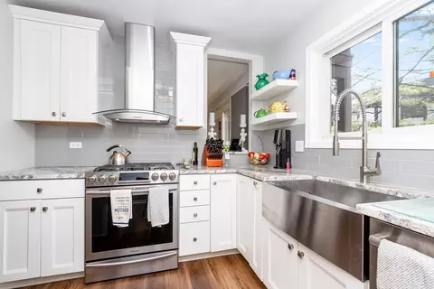Kitchen - 1606 Thames Ct #A, Wheaton, IL 60189 photo 2 of 2
