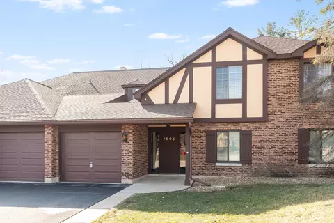 1606 Thames Ct #A, Wheaton, IL 60189