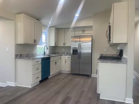 Kitchen - 809 Barbara Ln, Mchenry, IL 60050 photo 1 of 2