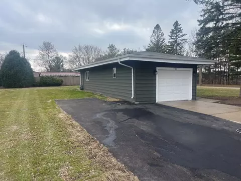 Exterior - 809 Barbara Ln, Mchenry, IL 60050 photo 2 of 6