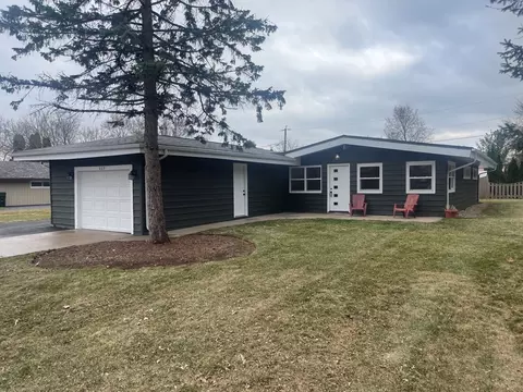 809 Barbara Ln, Mchenry, IL 60050