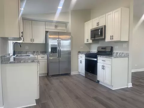 Kitchen - 809 Barbara Ln, Mchenry, IL 60050 photo 2 of 2