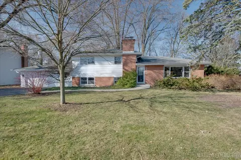 5500 Pershing Ave, Downers Grove, IL 60515