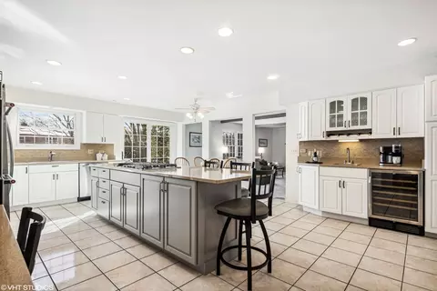 8461 Walredon Ave, Burr Ridge, IL 60527 photo 7