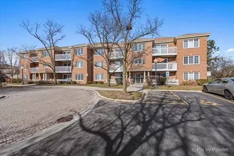 110 Day St #302, Bloomingdale, IL 60108