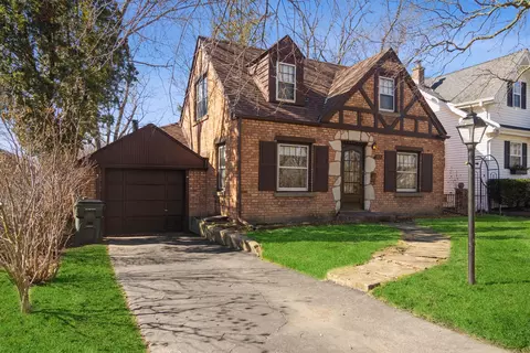 722 Highland Ave, Barrington, IL 60010