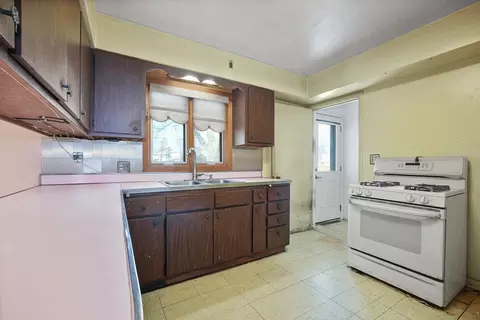 Kitchen - 6 S266 4th St, Eola, IL 60519 photo 2 of 3