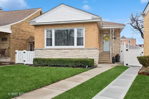 6220 W Huntington St, Chicago, IL 60646