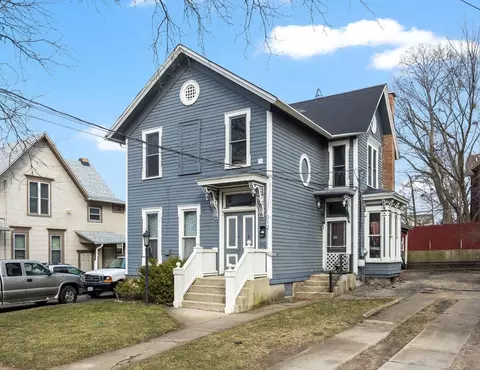 312 North St, Elgin, IL 60120