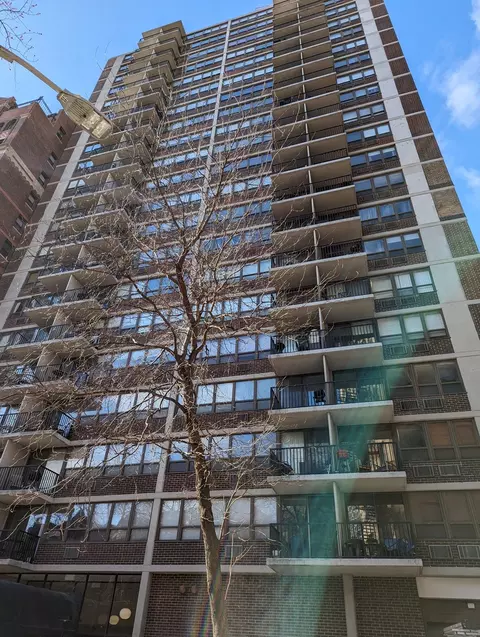 2740 N Pine Grove Ave #16G, Chicago, IL 60614