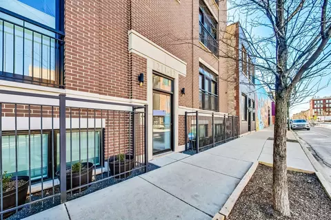 1211 W Belmont Ave #3W, Chicago, IL 60657