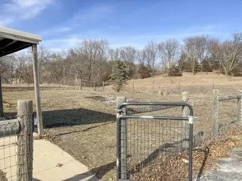 Exterior - 20040 Acker Rd, Fulton, IL 61252 photo 3 of 4