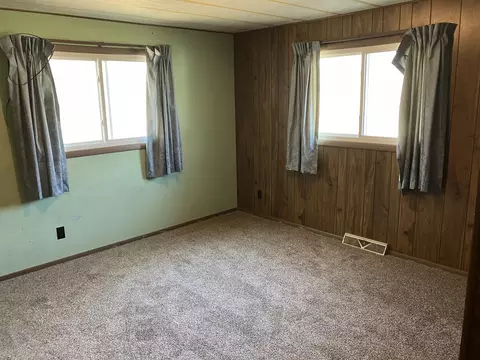 Bedroom - 20040 Acker Rd, Fulton, IL 61252 photo 2 of 4