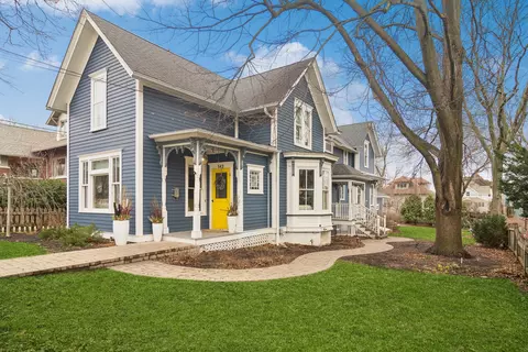 142 W Lake St, Barrington, IL 60010