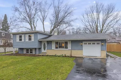 22 W558 Tamarack Dr, Glen Ellyn, IL 60137