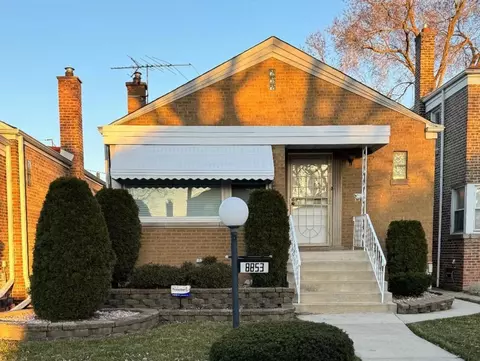 8853 S Crandon Ave, Chicago, IL 60617