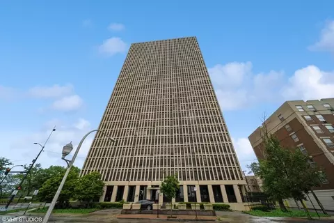 6700 S South Shore Dr #8C, Chicago, IL 60649