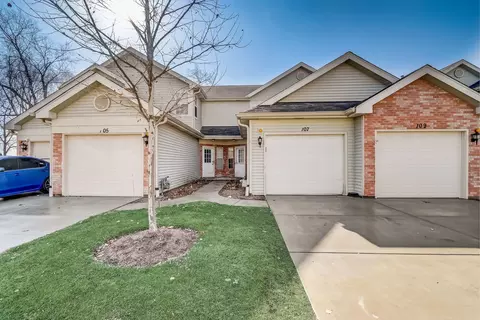 107 Golfview Dr, Glendale Heights, IL 60139