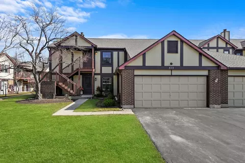 373 Sandhurst Cir #3, Glen Ellyn, IL 60137