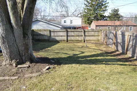 Exterior - 315 Macgregor Rd, Lockport, IL 60441 photo 4 of 7