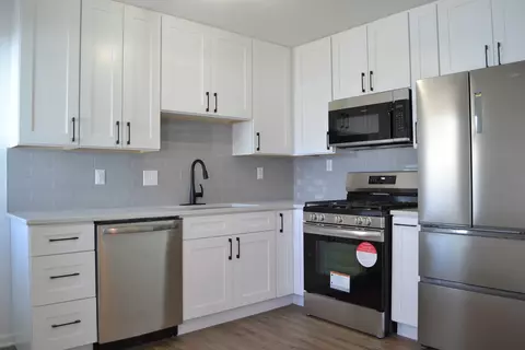 Kitchen - 315 Macgregor Rd, Lockport, IL 60441 photo 2 of 3