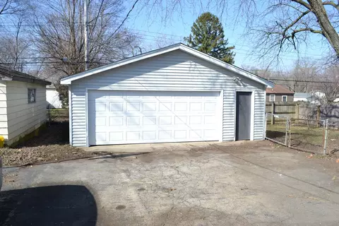 Exterior - 315 Macgregor Rd, Lockport, IL 60441 photo 5 of 7