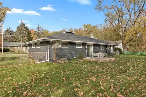 Exterior - 7 James Pl, Bloomington, IL 61701 photo 2 of 3