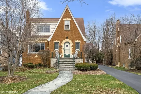 482 Uvedale Rd, Riverside, IL 60546