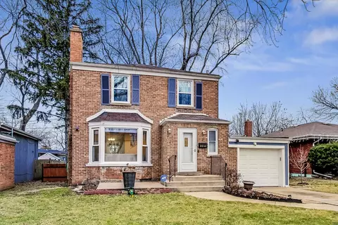 8646 Harms Rd, Skokie, IL 60077