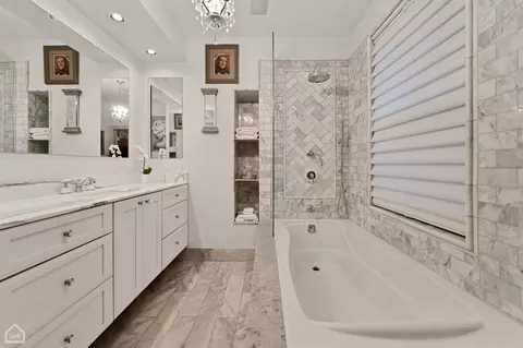 Bath - 87 Elm St #1, Chicago, IL 60611 photo 2 of 5