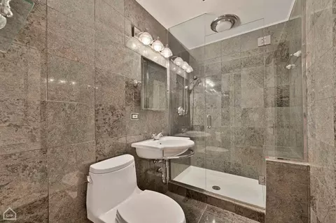 Bath - 87 Elm St #1, Chicago, IL 60611 photo 4 of 5