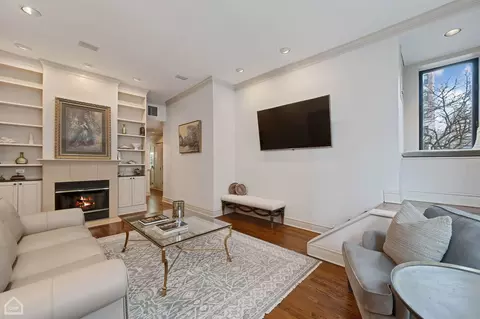 Living - 87 Elm St #1, Chicago, IL 60611 photo 3 of 6