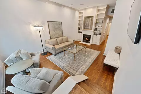 Living - 87 Elm St #1, Chicago, IL 60611 photo 6 of 6