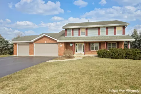 814 Suzanne Ln, Spring Grove, IL 60081