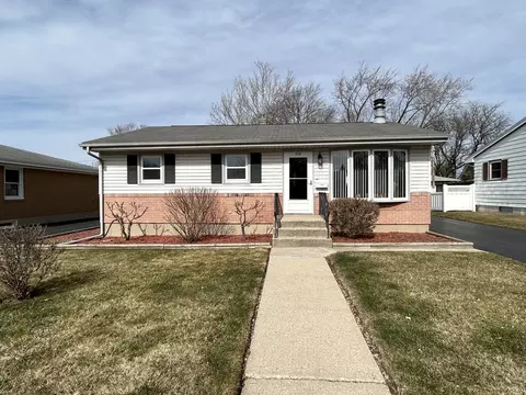 516 E 8th St, Belvidere, IL 61008