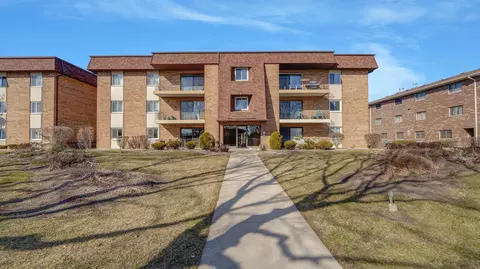 8916 W 140th St #1SW, Orland Park, IL 60462