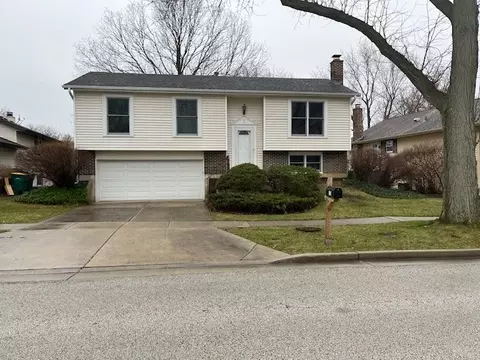 123 S Deerpath Dr, Vernon Hills, IL 60061