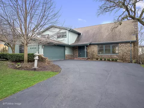 6608 Cochise Dr, Indian Head Park, IL 60525