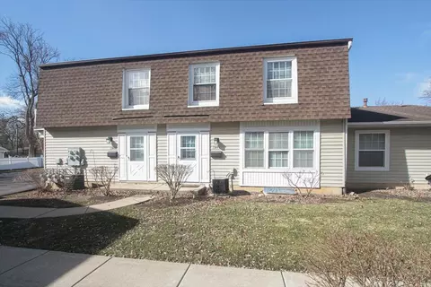 1344 Woodcutter Ln #C, Wheaton, IL 60189
